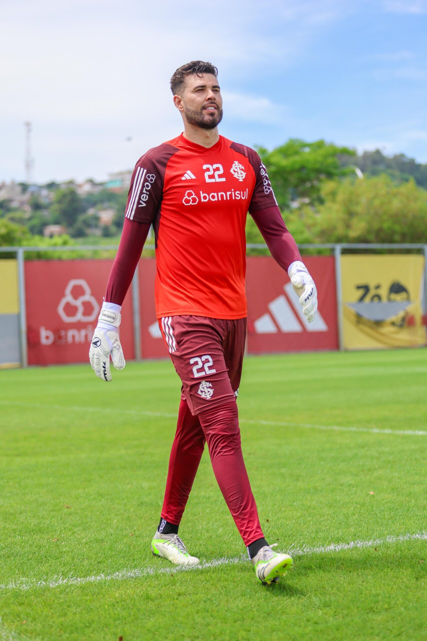 Após 10 meses, goleiro Ivan se recupera de lesão e fica à disposição no Inter