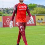 Após 10 meses, goleiro Ivan se recupera de lesão e fica à disposição no Inter