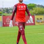 Após 10 meses, goleiro Ivan se recupera de lesão e fica à disposição no Inter