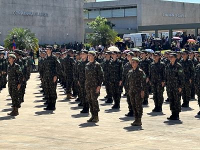 Primeiras mulheres recrutas a servir ao Exército, no Comando Militar do Planalto em Brasília