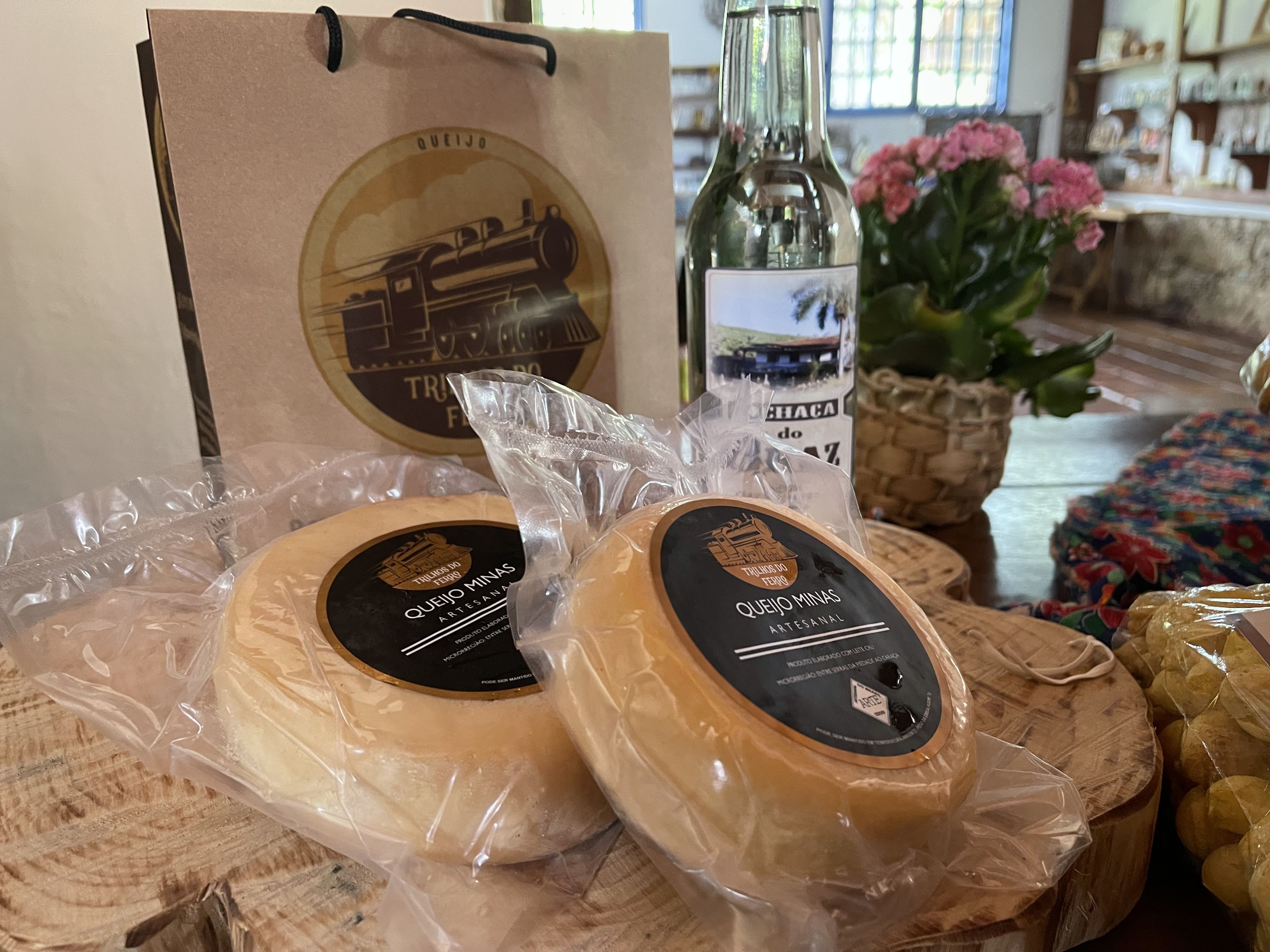 Segredos do queijo minas artesanal: produtores orgulhosos de alimento que agora é patrimônio da humanidade
