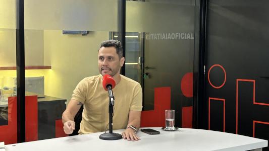 O senador Cleitinho Azevedo (Republicanos-MG) em entrevista à Itatiaia