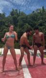 Alice Wegmann, Humberto Carrão e Lucas Leto curtem praia em dia de folga