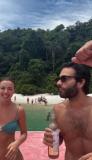Alice Wegmann, Humberto Carrão e Lucas Leto curtem praia em dia de folga