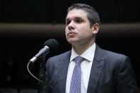 Hugo Motta escolhe o deputado Léo Prates como relator para PEC do fim da escala 6x1