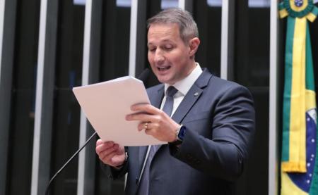 O relator da proposta do governo Lula foi o deputado do PL-SP, Guilherme Derrite