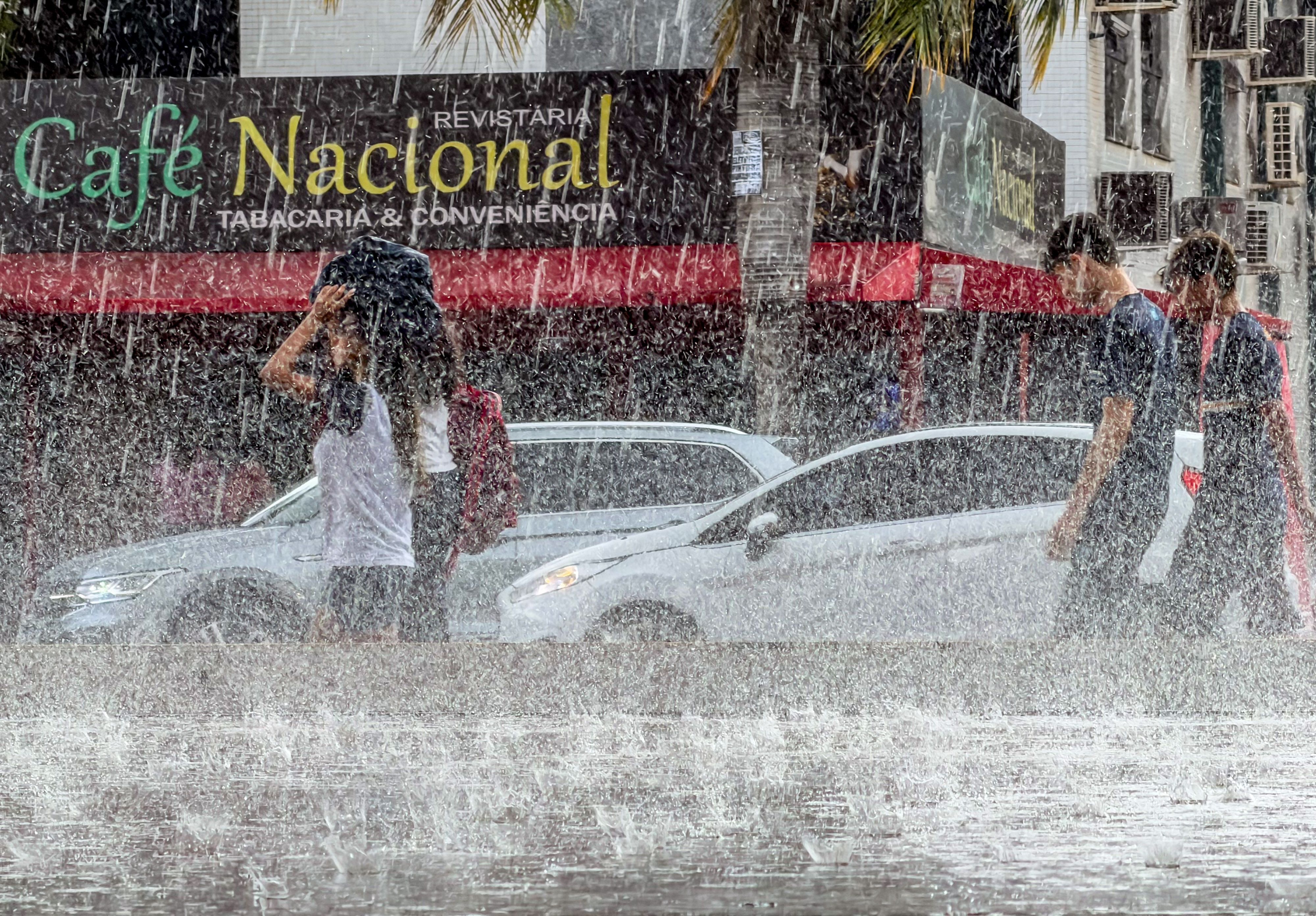 MG tem 446 cidades sob alerta de chuva intensa; veja regiões atingidas