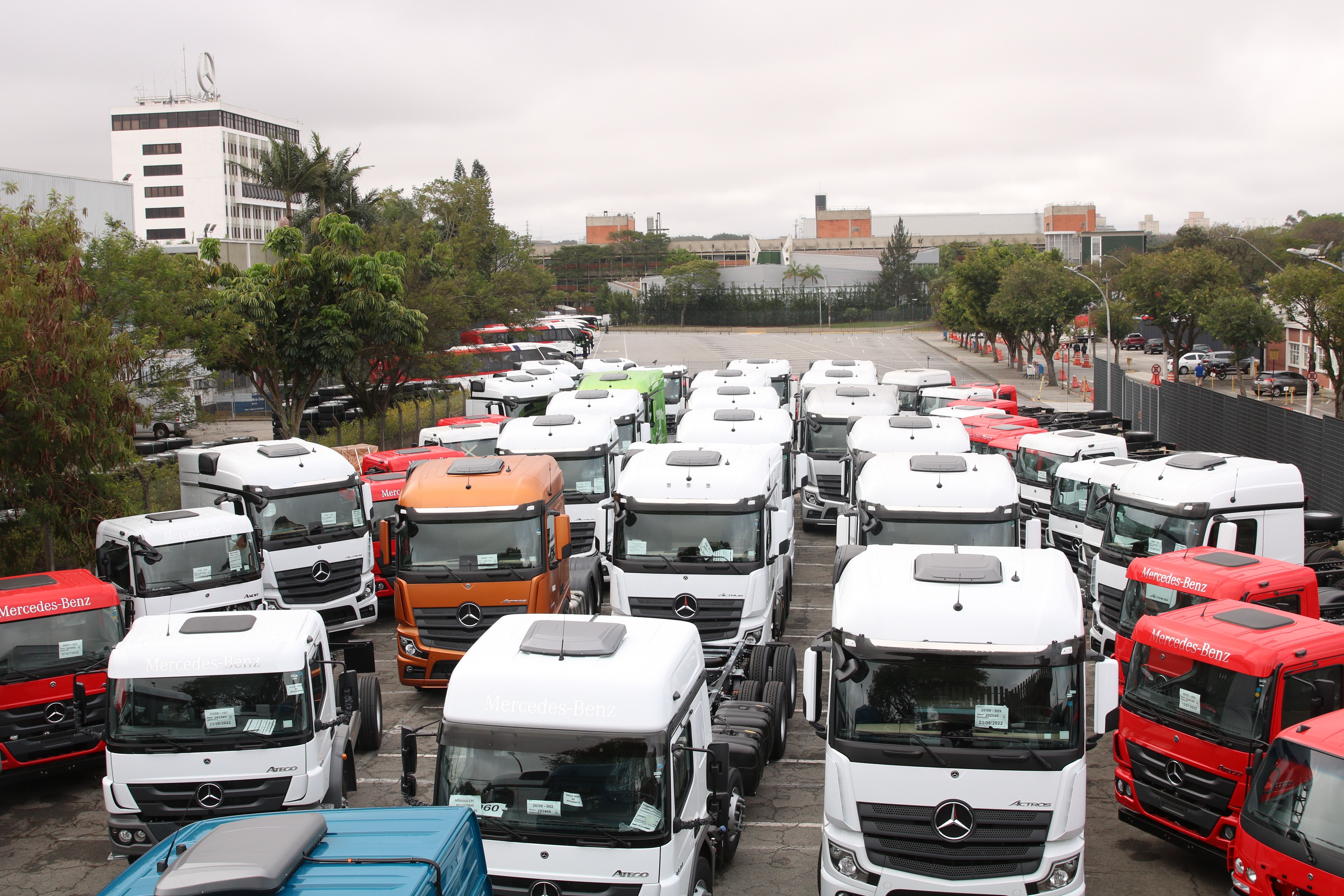 Caminhoneiros ensaiam greve em meio à alta no diesel