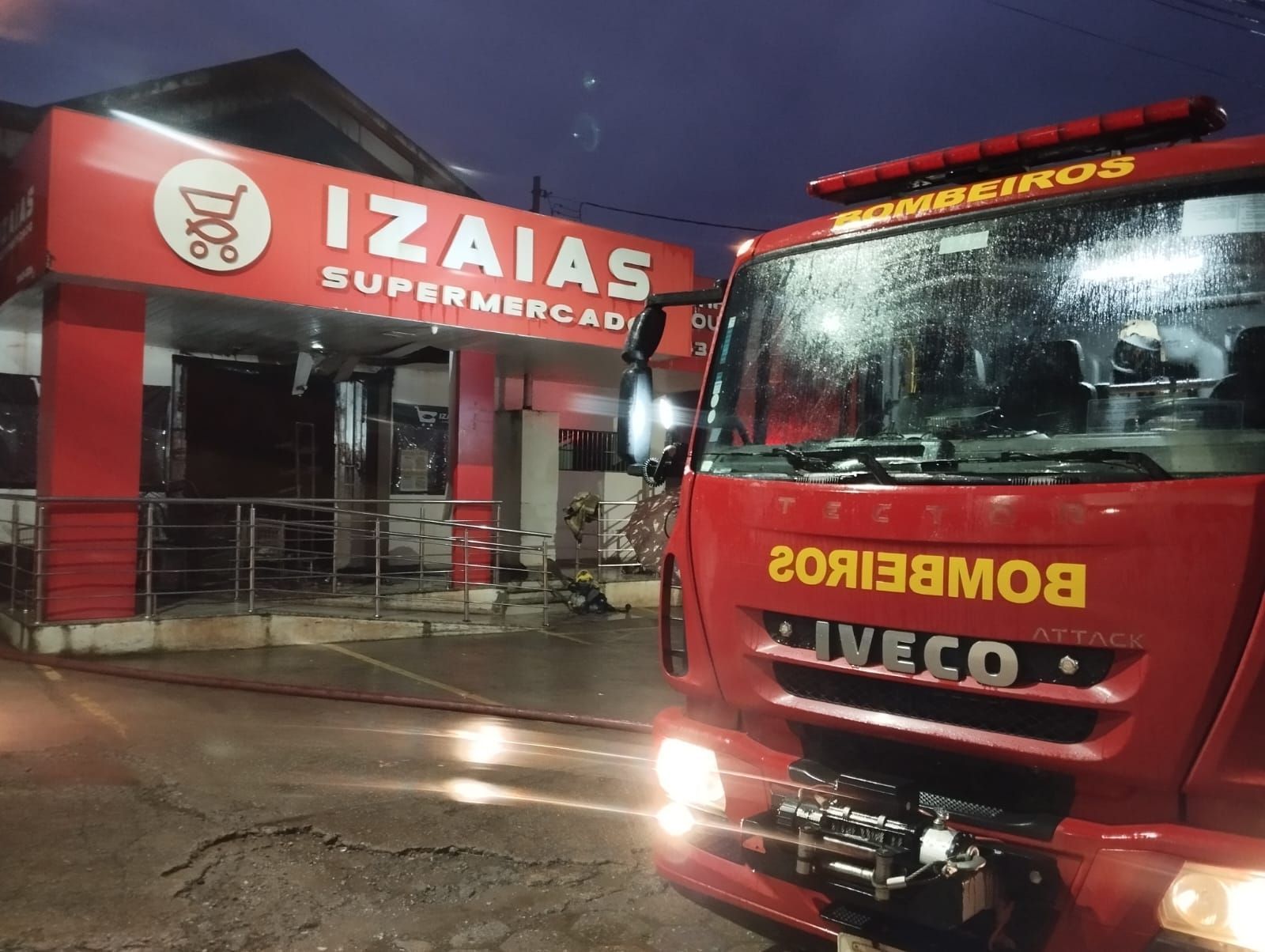 Incêndio durante a madrugada atinge Supermercado em Antônio Dias