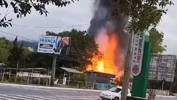Investigações apontam que ex-mulher de homem-bomba comprou produtos inflamáveis e provocou incêndio