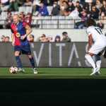 Iniesta se despede do Japão em amistoso de lendas entre Barcelona e Real Madrid