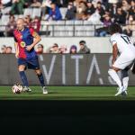 Iniesta se despede do Japão em amistoso de lendas entre Barcelona e Real Madrid