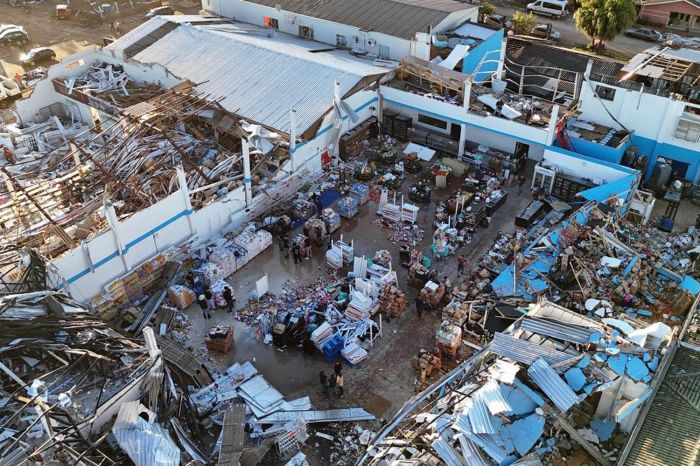 Cidade de Rio Bonito do Iguaçu, no Paraná, após ser atingida por um tornado na última sexta-feira (7).