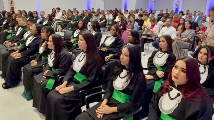 35 alunos receberam o diploma como técnicos em enfermagem pela Eurofarma 35 alunos receberam o diploma como técnicos em enfermagem pela Eurofarma