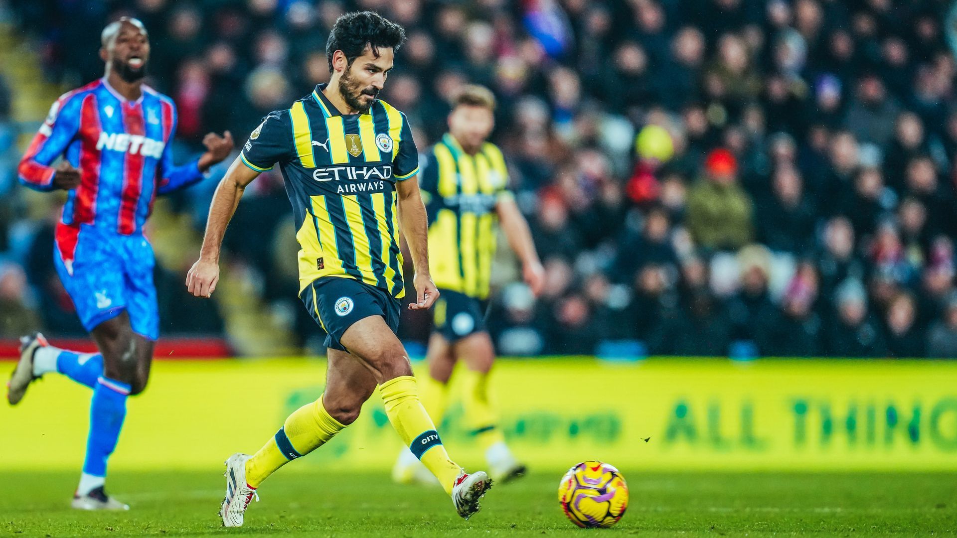 Manchester City empata com o Crystal Palace e volta a tropeçar na Premier League