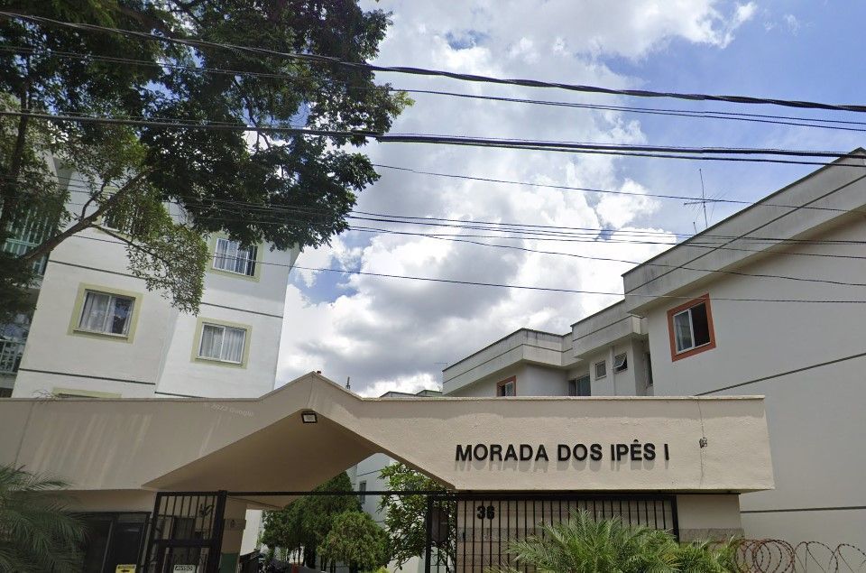 Apartamento pega fogo em Venda Nova, em BH; morador é socorrido por vizinhos