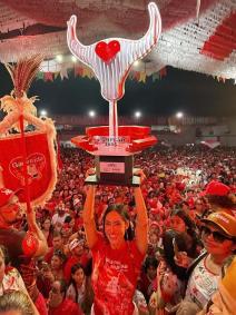 Isabelle Nogueira celebra vitória do 'Boi Garantido'