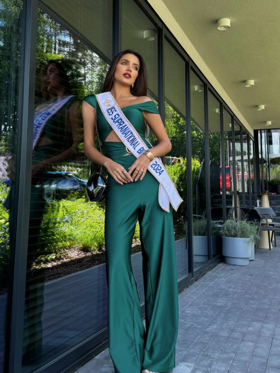 Isadora Murta usa look levado do Brasil para a Polônia