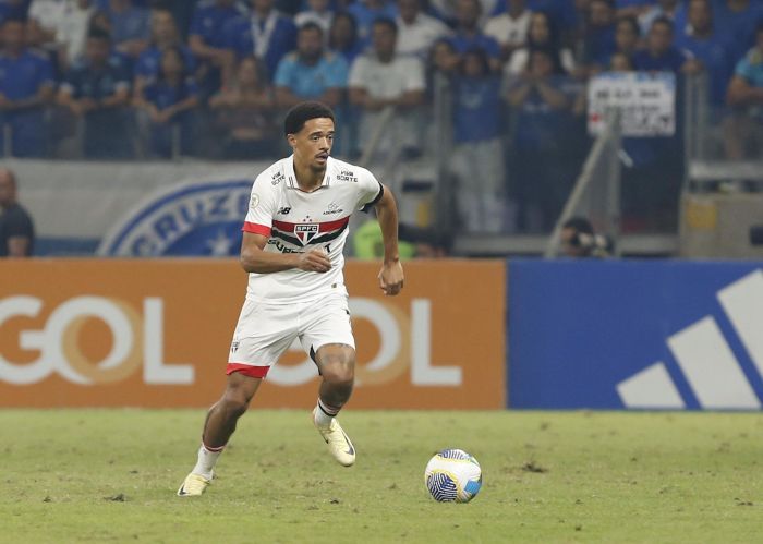 Jamal Lewis já estreou com a camisa do São Paulo