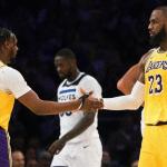 LeBron joga ao lado do filho, e Lakers vencem Wolves em estreia na NBA