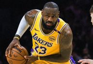 LeBron lidera, Lakers vencem Rockets e avançam nos playoffs da NBA