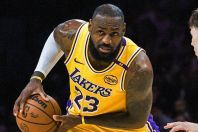 LeBron lidera, Lakers vencem Rockets e avançam nos playoffs da NBA