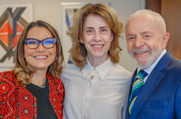 Lula publica foto com Fernanda Torres após indicação da atriz ao Globo de Ouro: 'Na torcida'