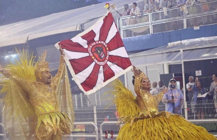 Janny Moreno e Rubens Castro, casal mestre sala e porta bandeira da Dragões da Real.