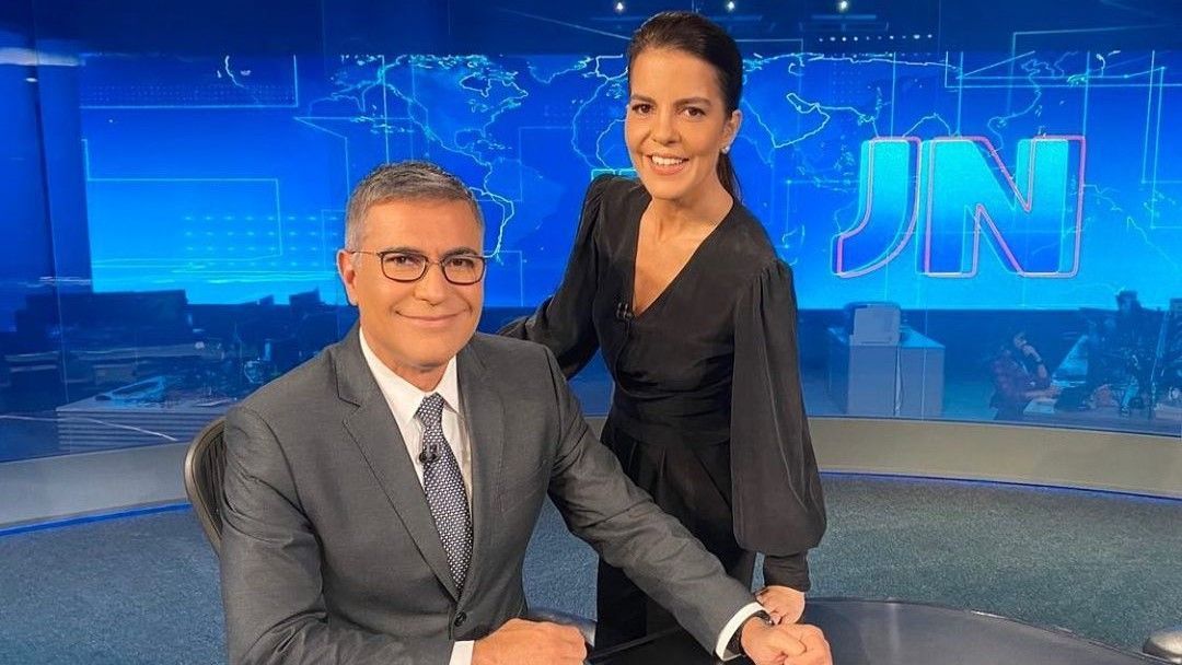 Atlético: jornalista apresenta jornal da Globo com camisa do Flamengo