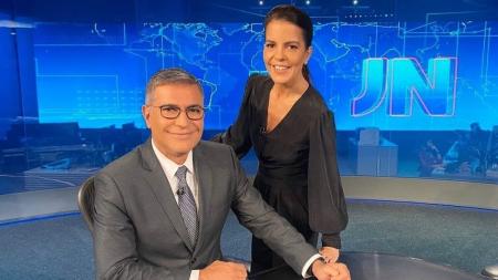 O comando da campanha da presidente Dilma Rousseff à reeleição entrou nesta sexta-feira com uma representação junto à Procuradoria Geral da República (PGR) na qual pede abertura de inquérito criminal para investigar o candidato do PSDB, Aécio Neves,