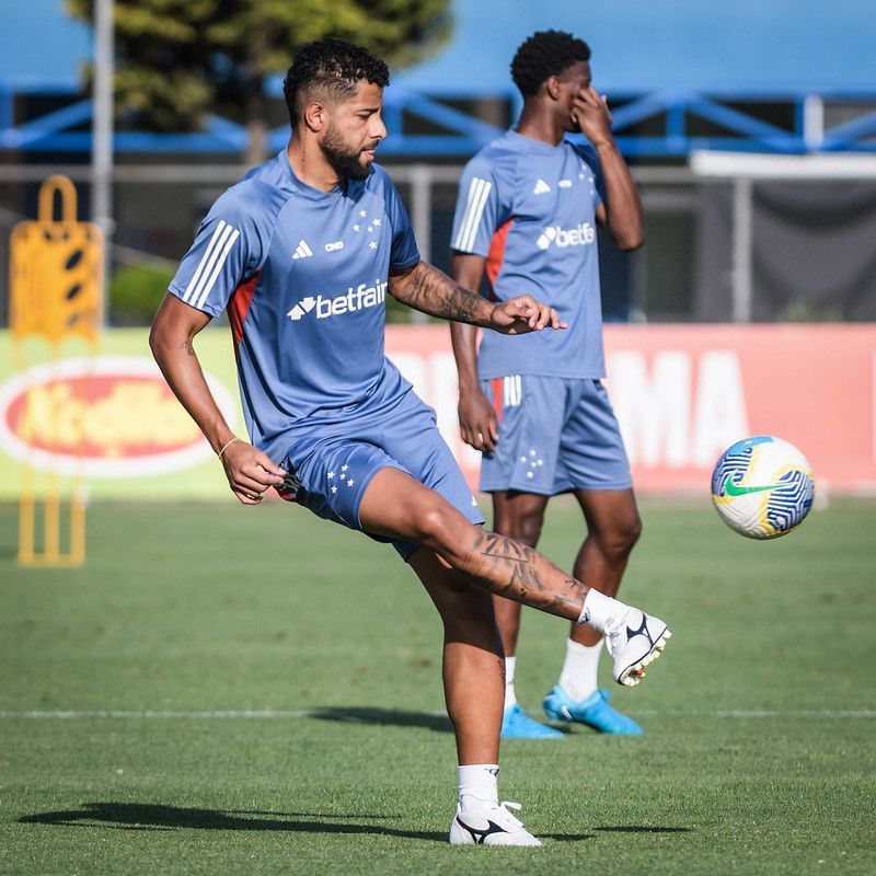 Zagueiro do Cruzeiro é absolvido no STJD e pode enfrentar o Flamengo
