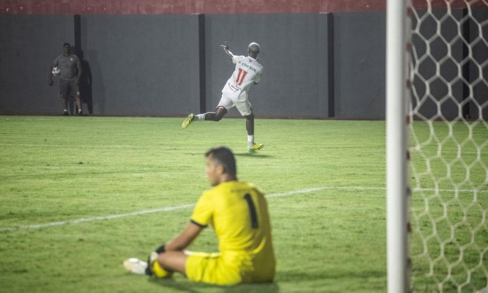 João Pedro comemora gol do Tombense contra Pouso Alegre 