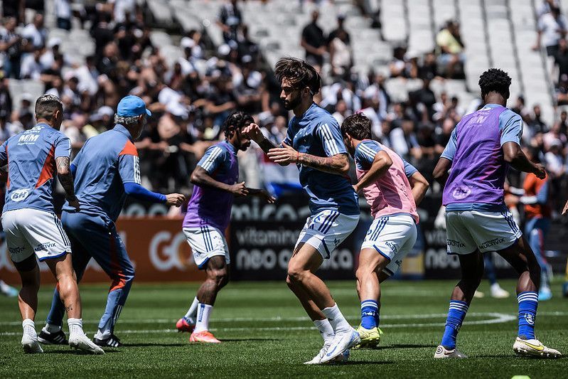 Por que titulares do Cruzeiro poupados contra o Corinthians 'treinaram' na Neo Química