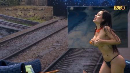 Jordana pulou sem a parte de cima do biquíni no BBB 26