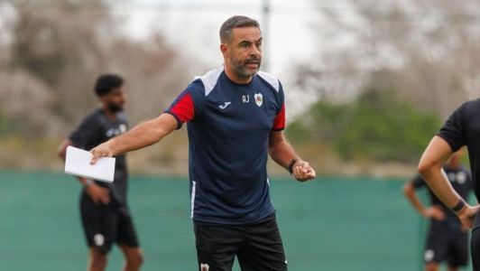 Artur Jorge durante treino pelo Al-Rayyan, do Catar