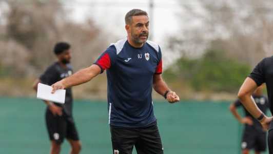 Artur Jorge durante treino pelo Al-Rayyan, do Catar