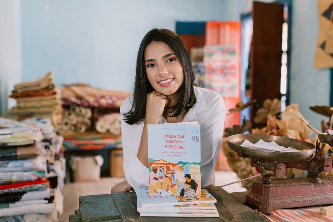 Jornalista lança livro que resgata histórias de artesãos de distrito de Mariana (MG)