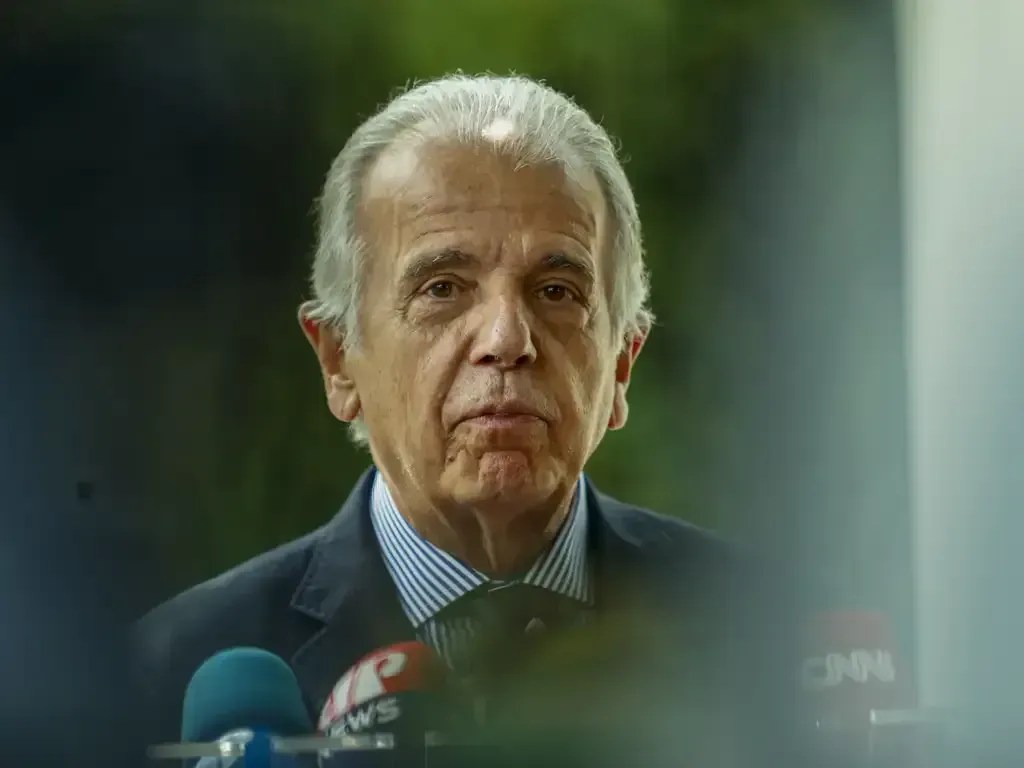 Guerra no Irã: 'Brasil se prepara para tempos difíceis', afirma ministro da Defesa