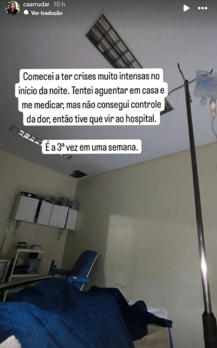 Jovem postou foto nesta quinta-feira (4), em hospital com fortes dores.
