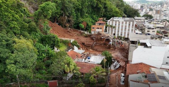 Chuva deixou um rastro de destruição em Juiz de Fora, com alagamentos e deslizamento de encostas