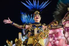 Desfile da Rosas de Ouro no Carnaval de SP em 2025