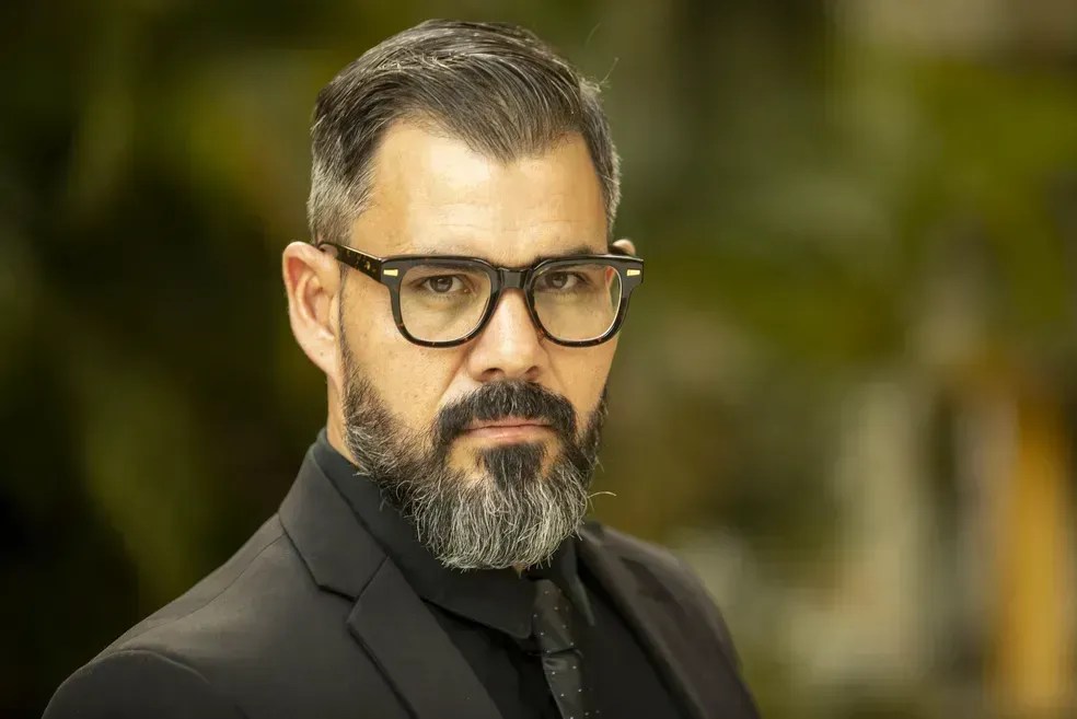 Juliano Cazarré comenta participação em nova novela ‘Volta por Cima’: ‘Tenho seis filhos para criar’