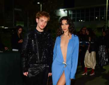 Famosos marcam presença em festa de Bruna Marquezine