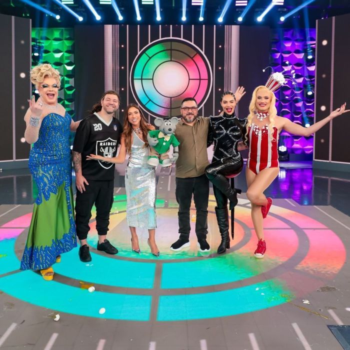 Novos jurados do Show de Calouros foram avaliados pelos antigos Novos jurados do Show de Calouros foram avaliados pelos antigos