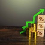 Antonio Bortoletto | Juros altos e a estratégia que faz o dinheiro sobrar no caixa