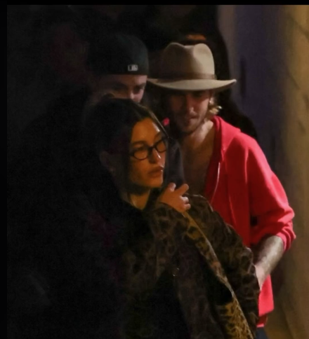Justin e Hailey foram à igreja 