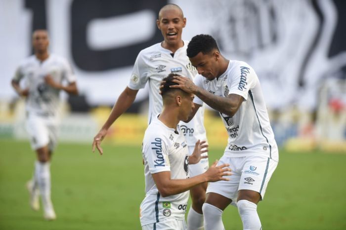 Kaio Jorge e Arthur Gomes foram companheiros no Santos