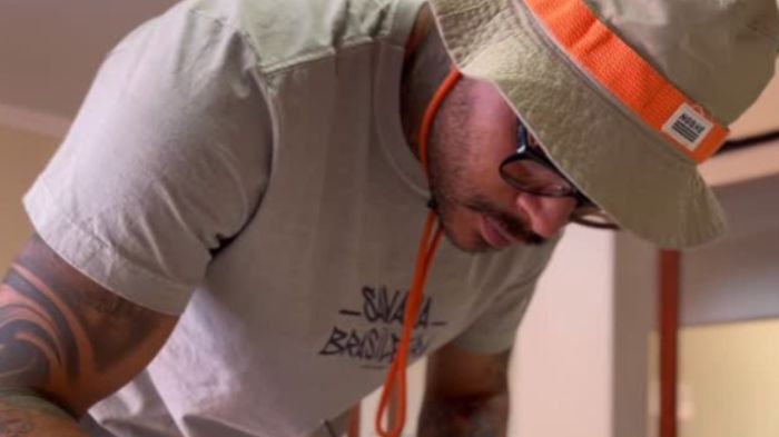 Kaká Chazz o artista mineiro que transforma o cotidiano em arte urbana