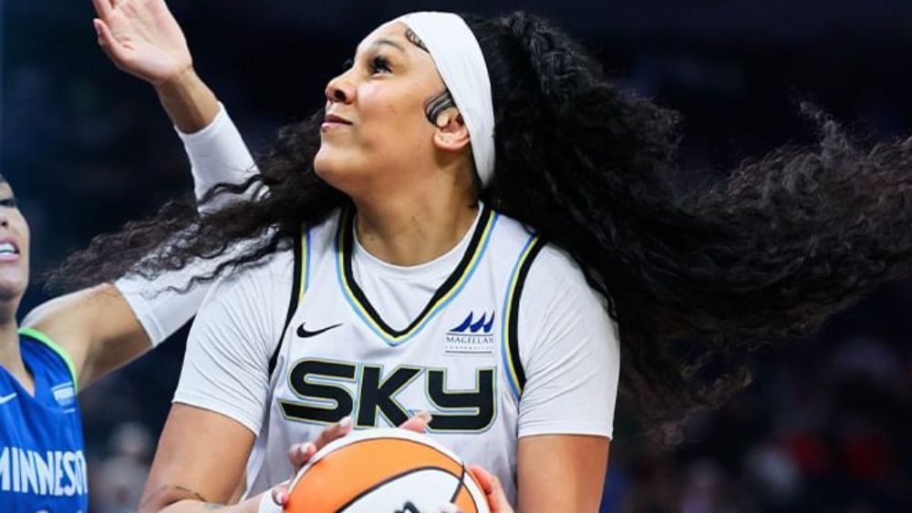 Brasileira é eleita para o quinteto ideal de novatas da WNBA