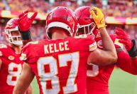 NFL: Chiefs recebem boa notícia sobre Travis Kelce e anunciam contratação de MVP